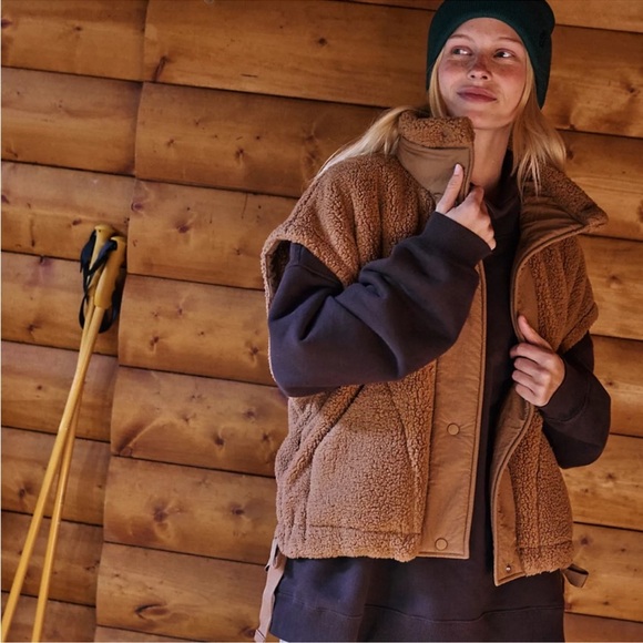 Free People Jackets & Blazers - Free People FP Movement Scout It Out Twig Honey Tan Sherpa Oversized Vest Medium